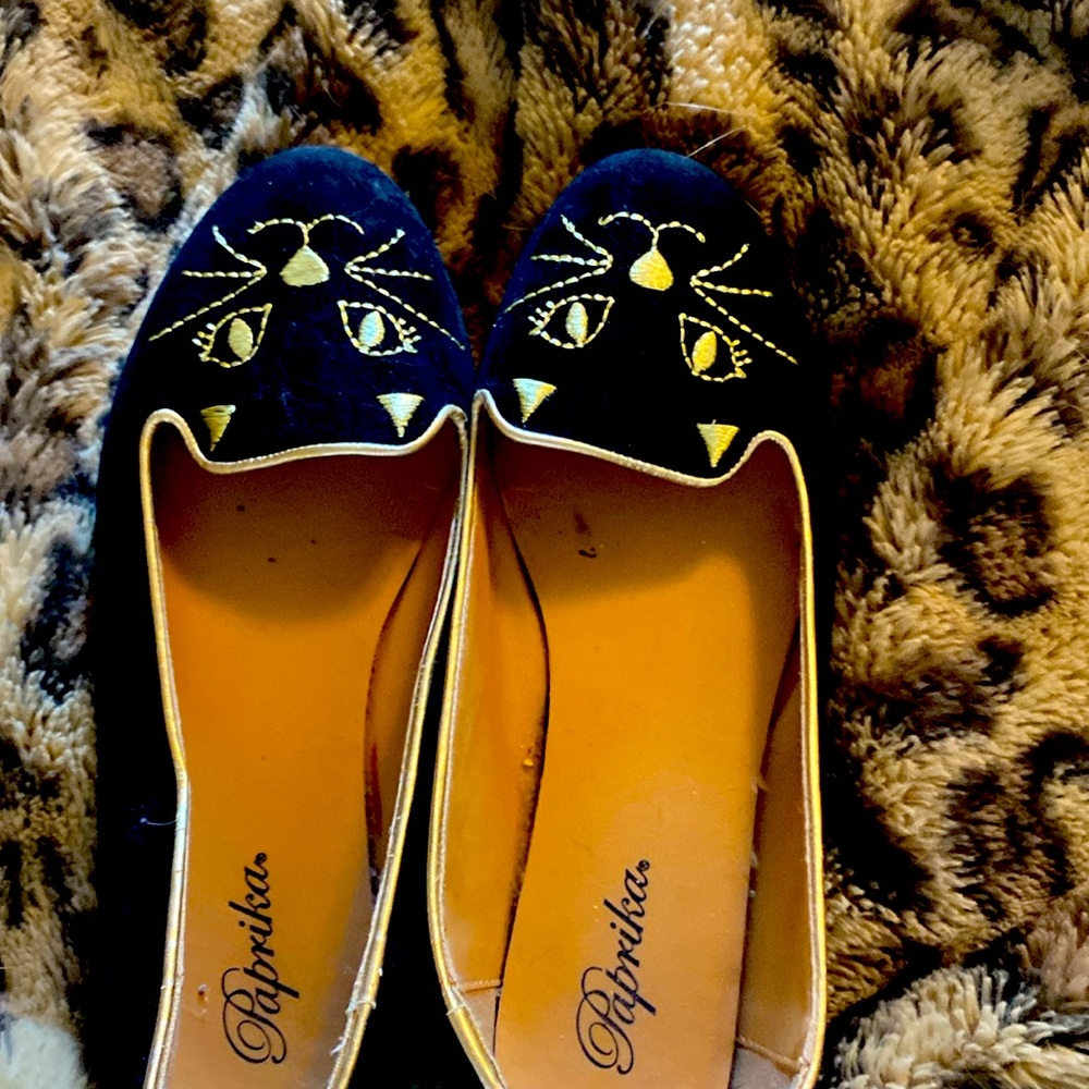 Black and gold kitty ballet flats